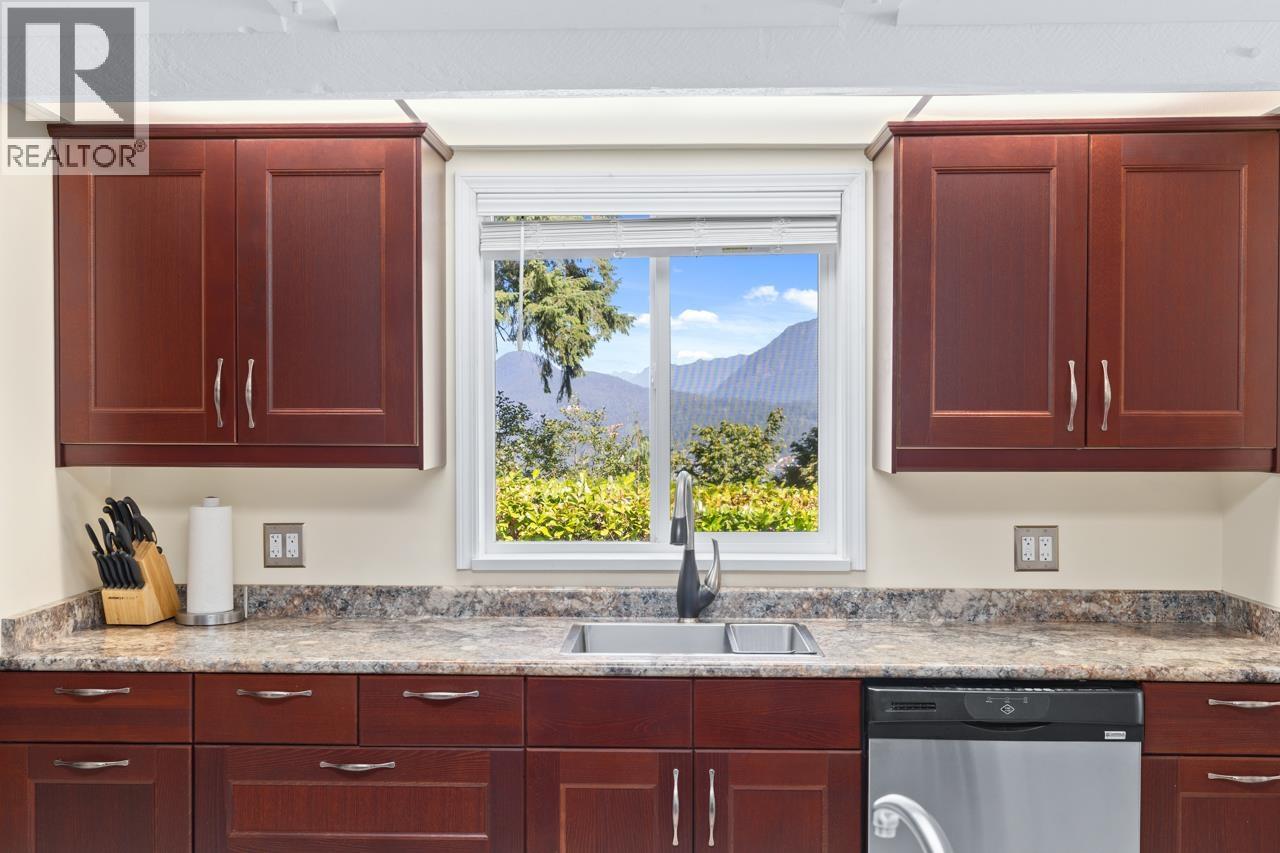 Photo 7 of 986 Porter Street, Coquitlam BC