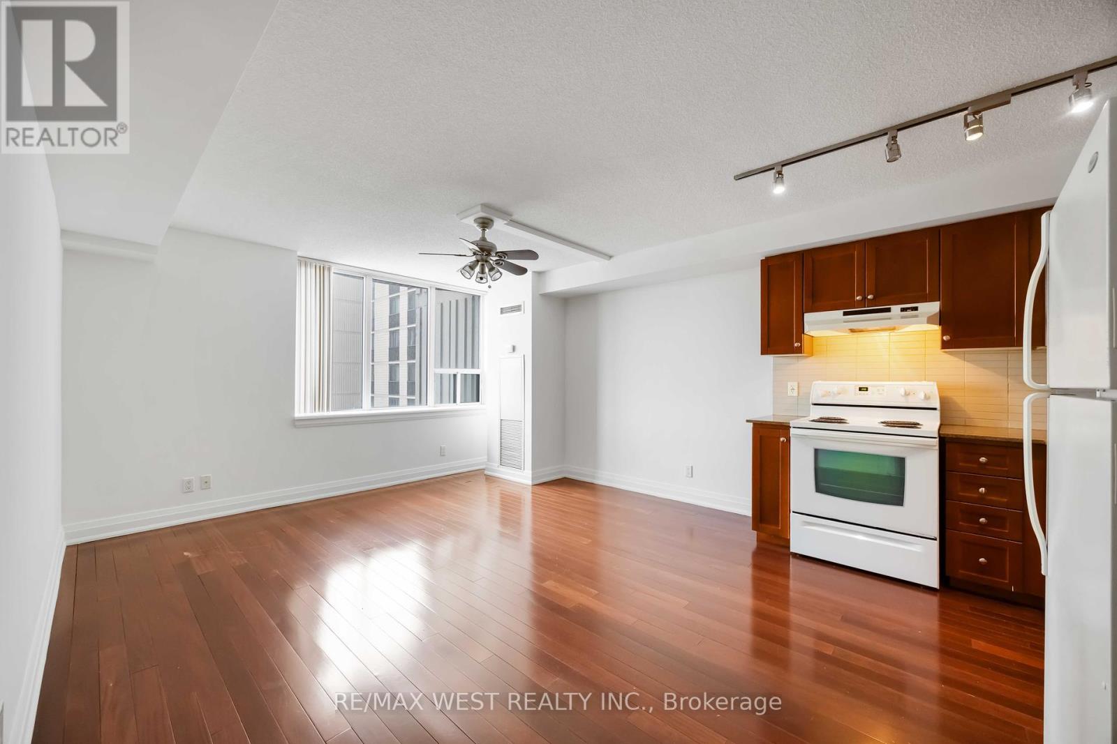 Photo 3 of 629 2737 Keele Street, Toronto ON