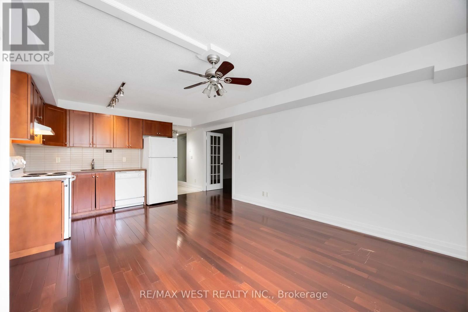 Photo 18 of 629 2737 Keele Street, Toronto ON