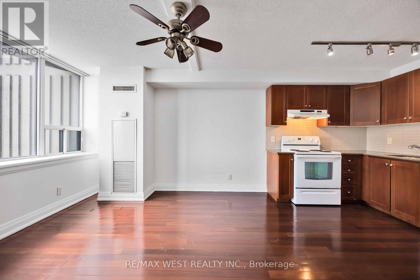 Photo 9 of 629 2737 Keele Street, Toronto ON