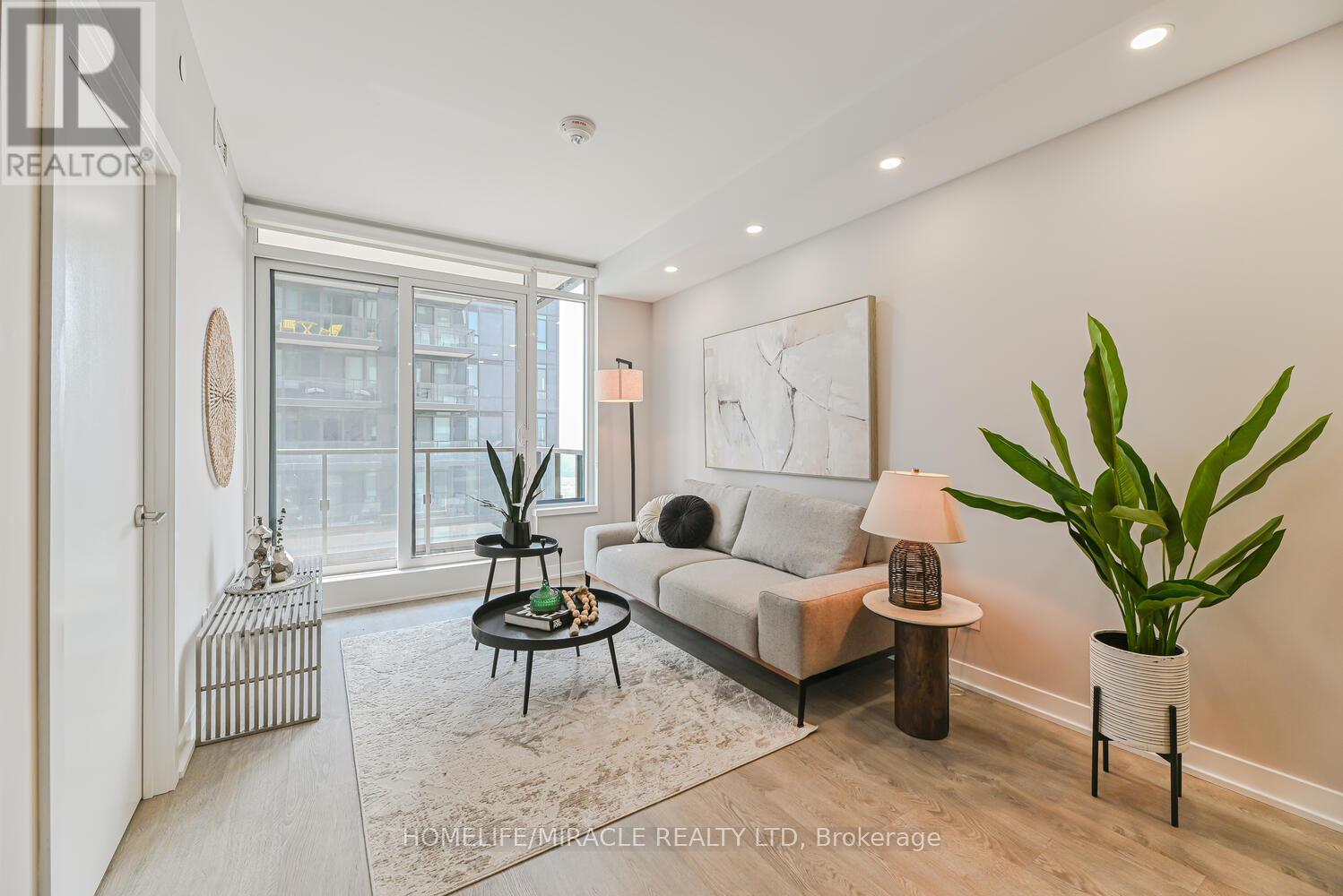 Photo 1 of 3811 1926 Lakeshore Boulevard, Toronto ON