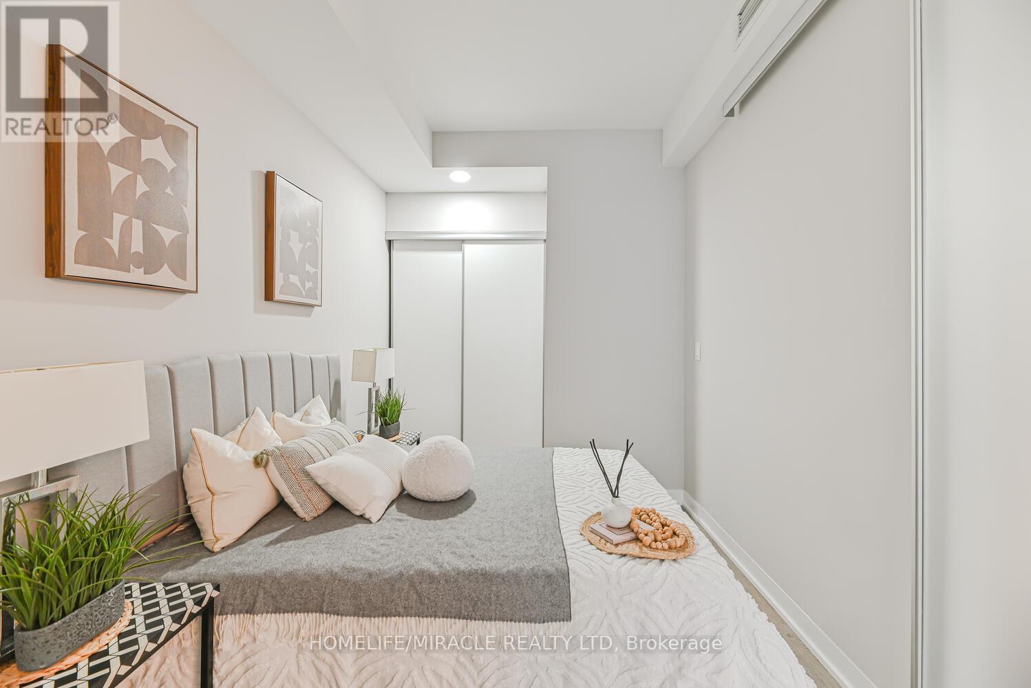 Photo 8 of 3811 1926 Lakeshore Boulevard, Toronto ON
