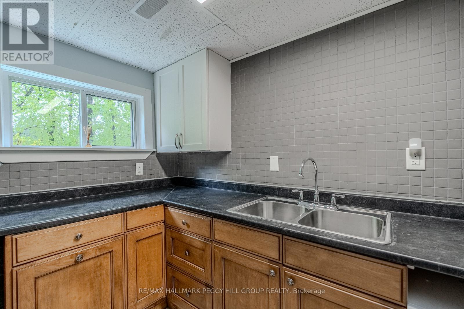 Photo 11 of 44 Edward Street, Bracebridge ON