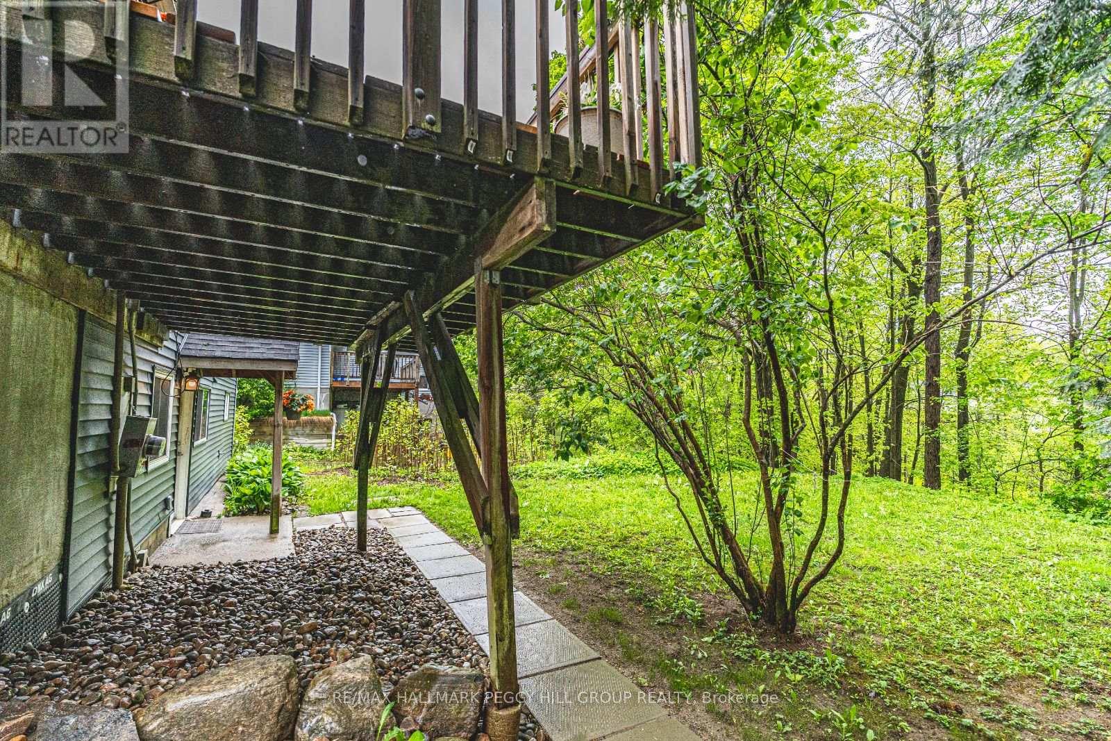 Photo 14 of 44 Edward Street, Bracebridge ON