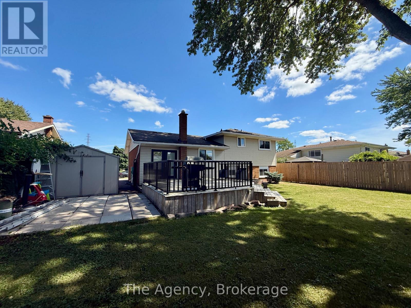 Photo 9 of 24 Gladys Avenue, Welland ON