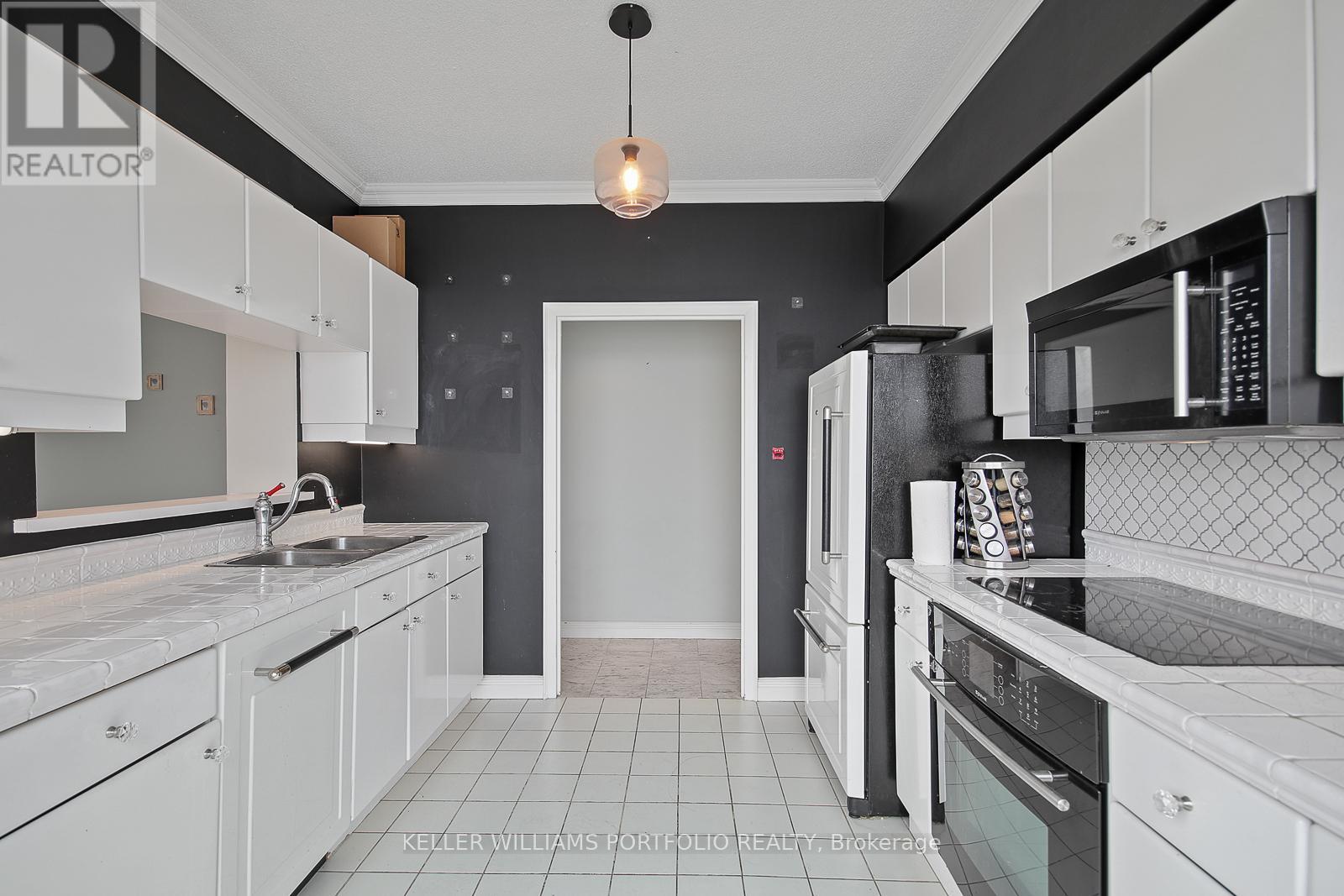 Photo 9 of 3302 10 Yonge Street, Toronto ON