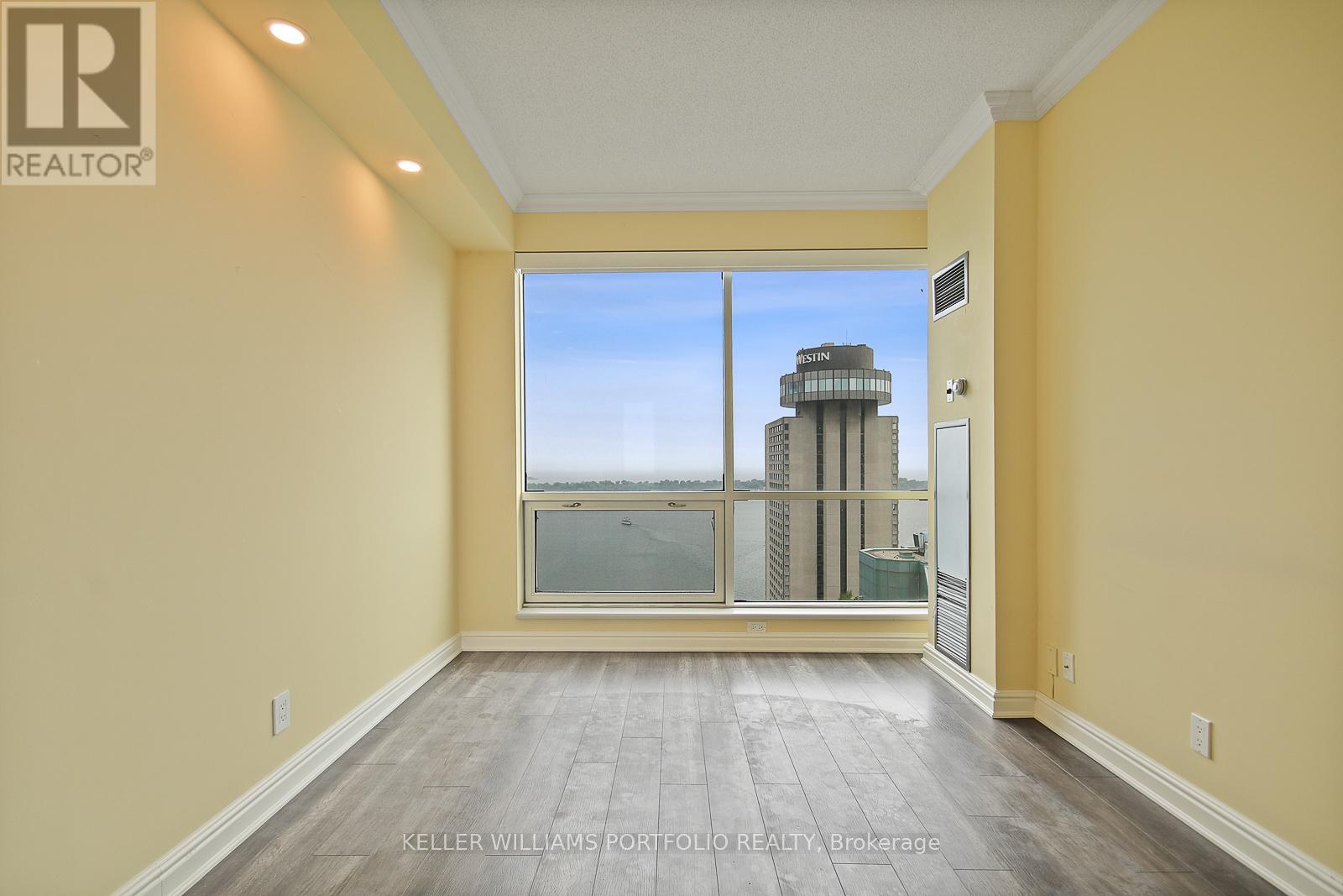Photo 3 of 3302 10 Yonge Street, Toronto ON