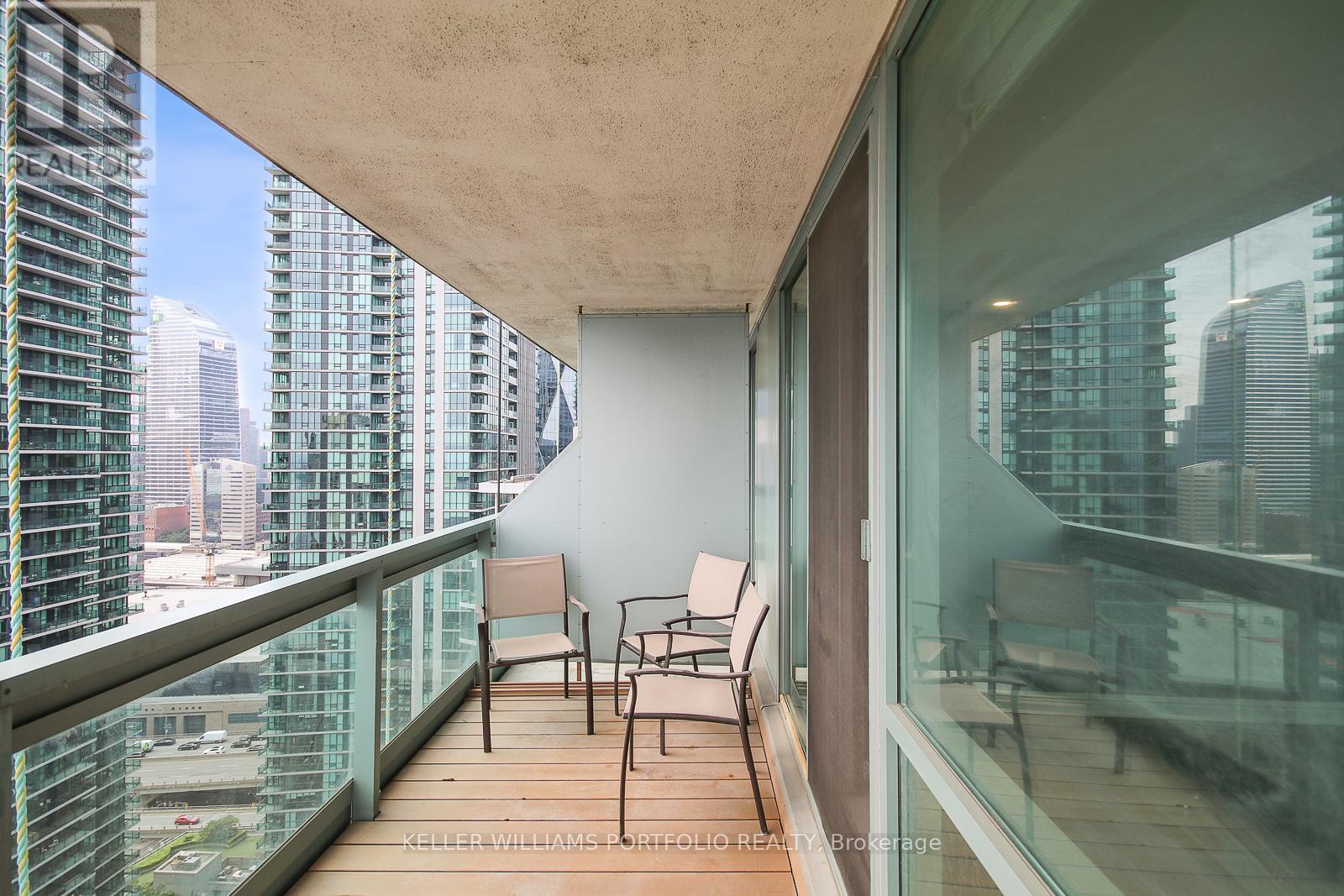 Photo 2 of 3302 10 Yonge Street, Toronto ON