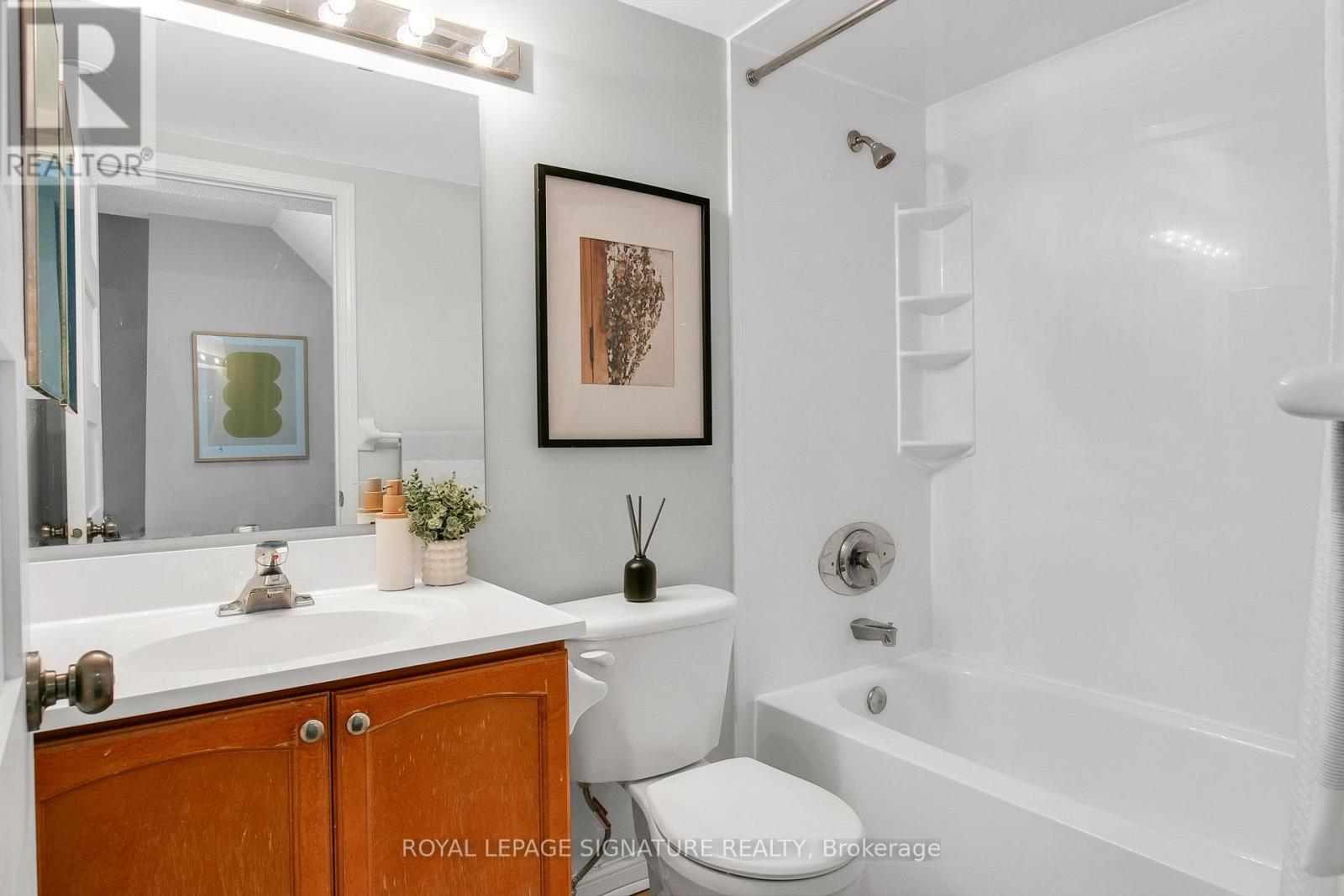 Photo 7 of 627 3 Everson Drive, Toronto ON