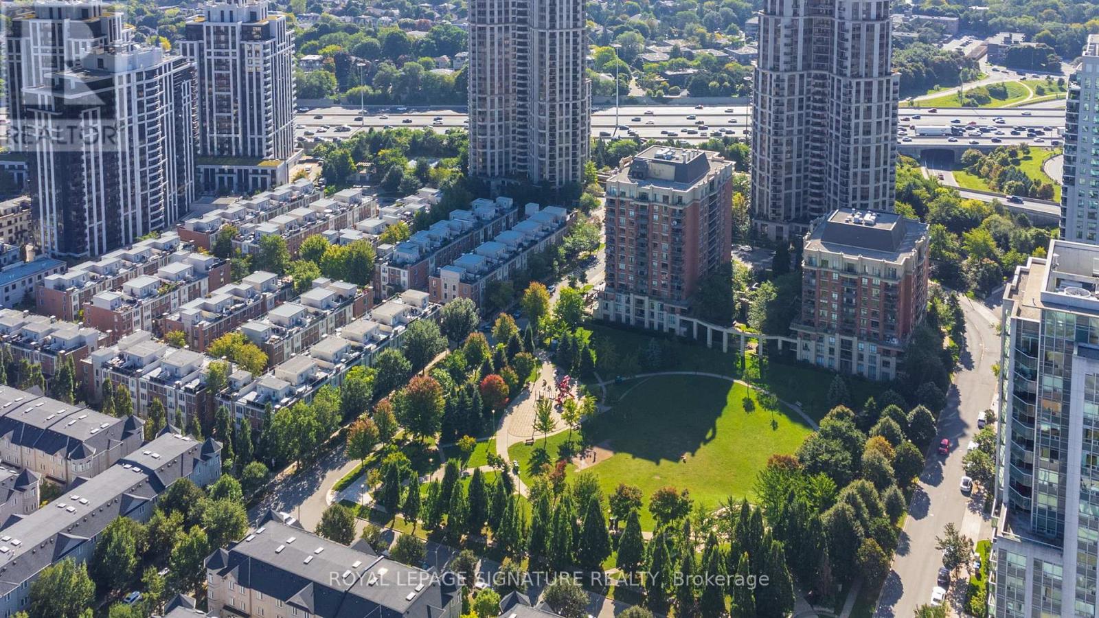 Photo 5 of 627 3 Everson Drive, Toronto ON