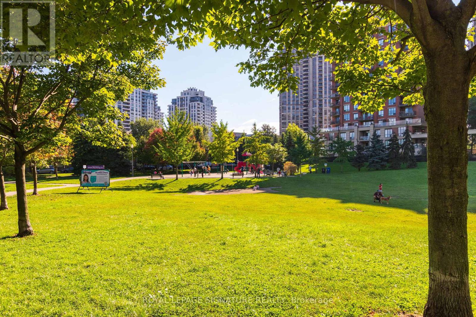 Photo 8 of 627 3 Everson Drive, Toronto ON