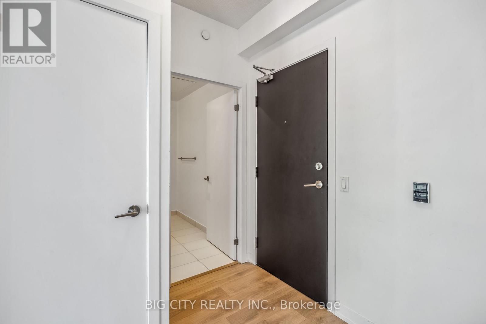 Photo 10 of 3107 87 Peter Street, Toronto ON