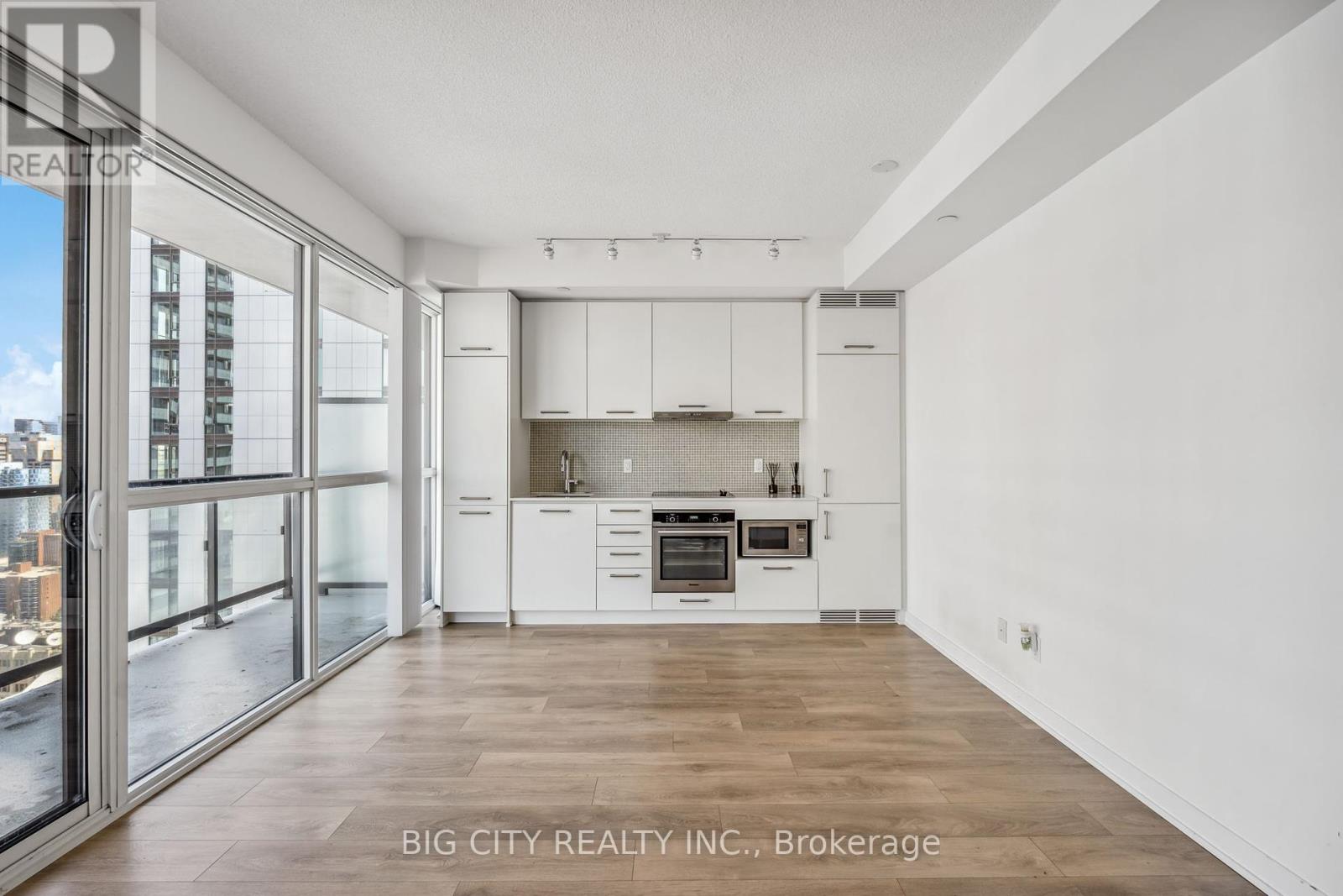 Photo 9 of 3107 87 Peter Street, Toronto ON