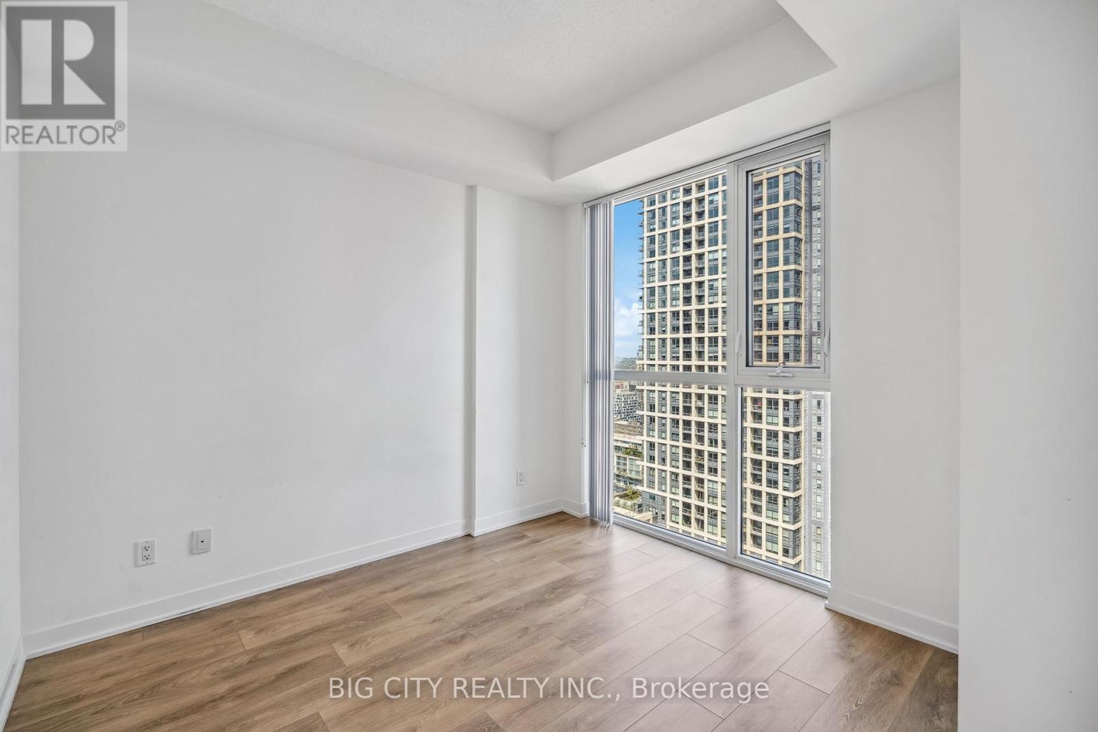 Photo 3 of 3107 87 Peter Street, Toronto ON