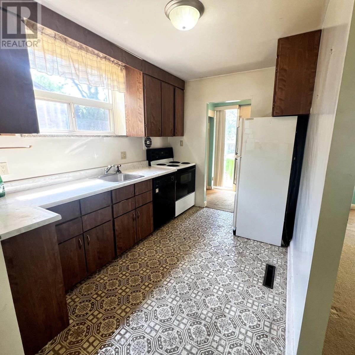 Photo 6 of 171 Cottonwood Drive, Toronto ON