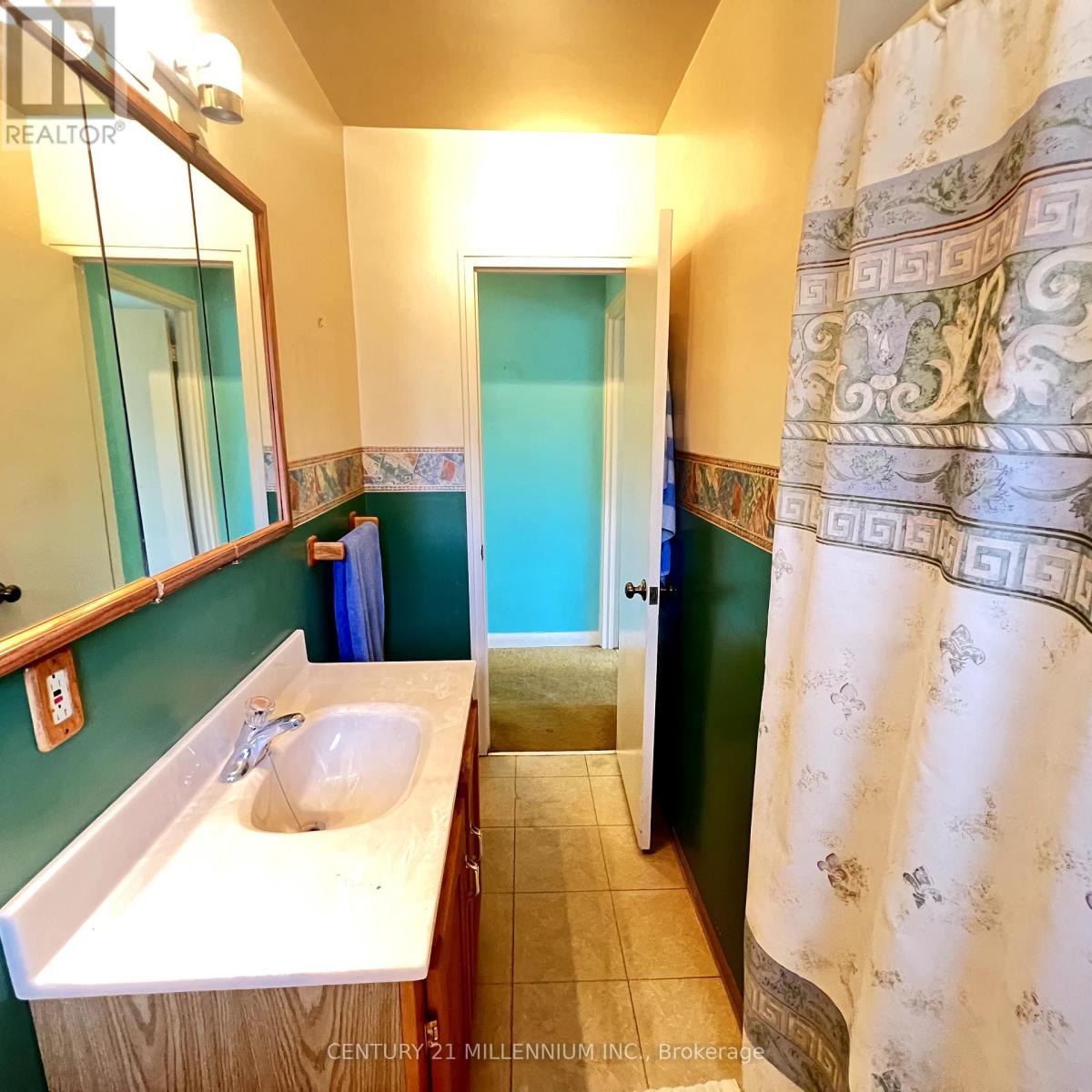 Photo 9 of 171 Cottonwood Drive, Toronto ON