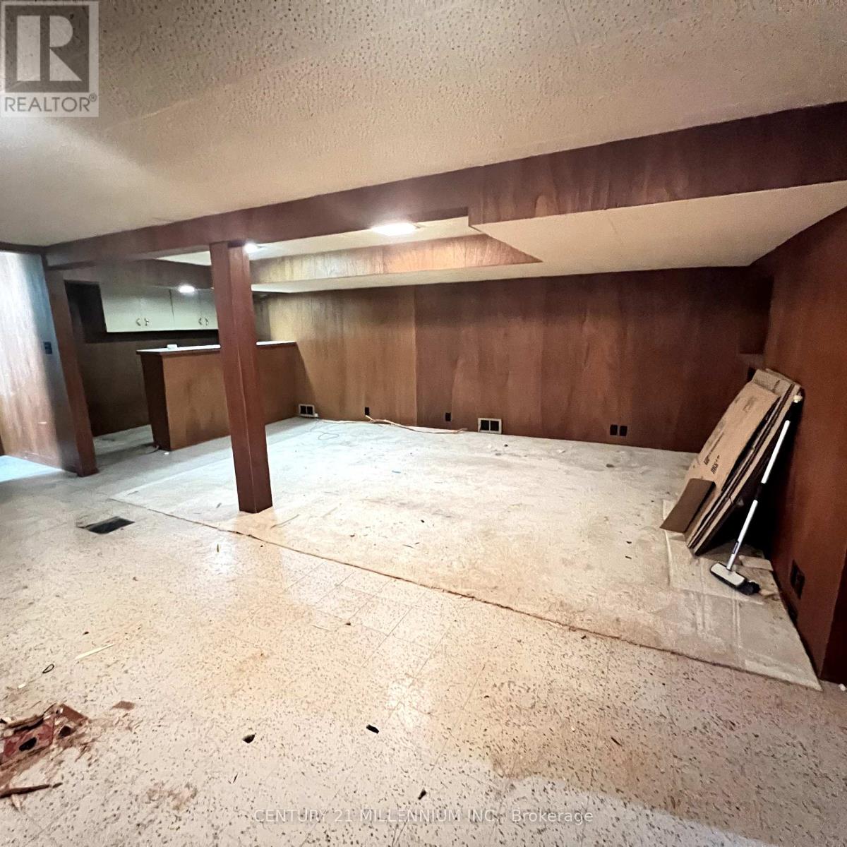Photo 13 of 171 Cottonwood Drive, Toronto ON