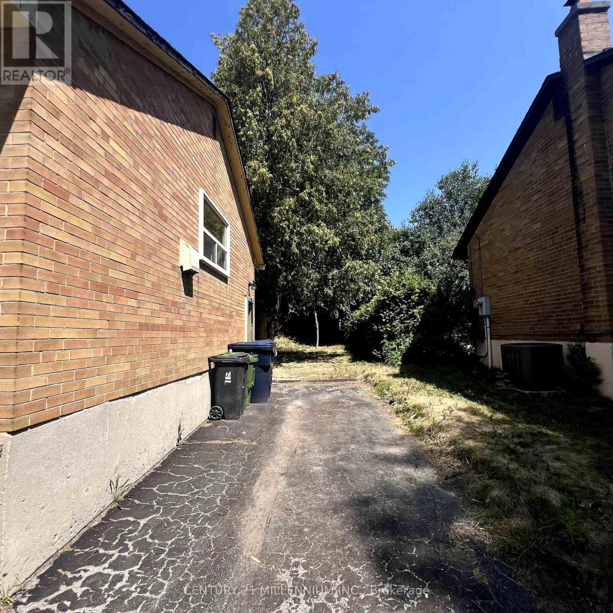 Photo 24 of 171 Cottonwood Drive, Toronto ON