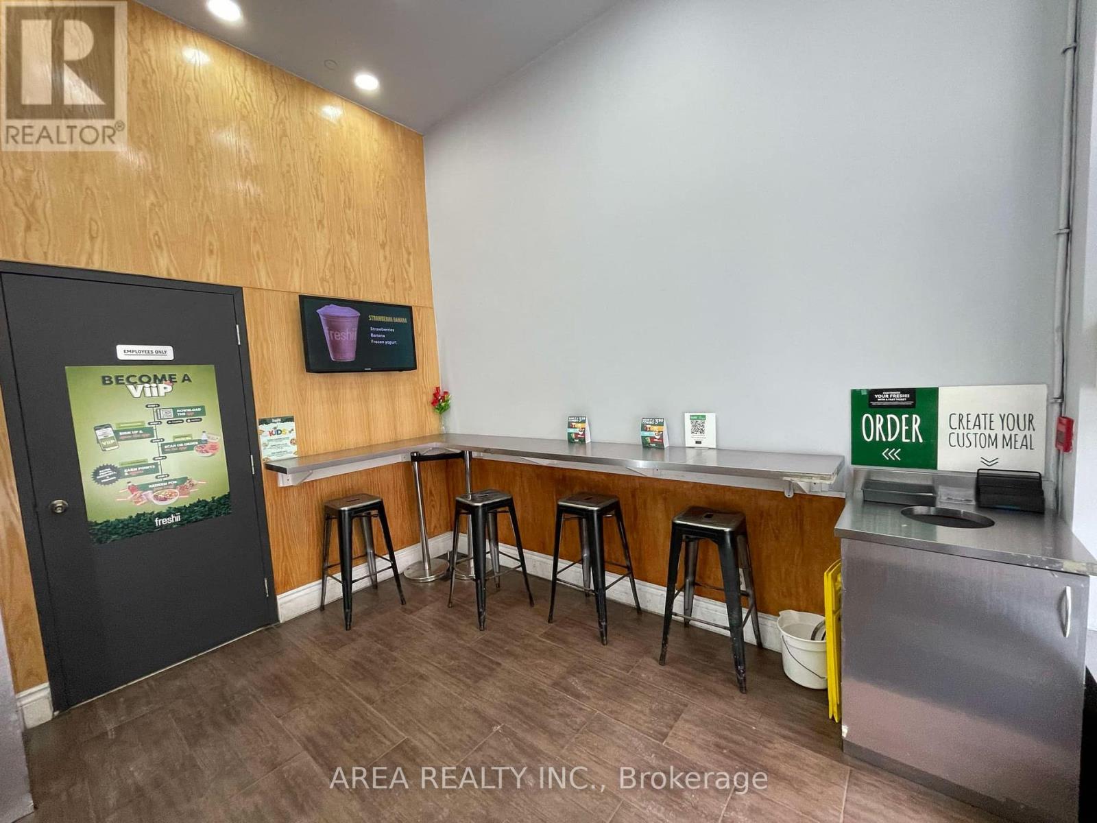 Photo 4 of 1250 Bay Street S, Toronto ON