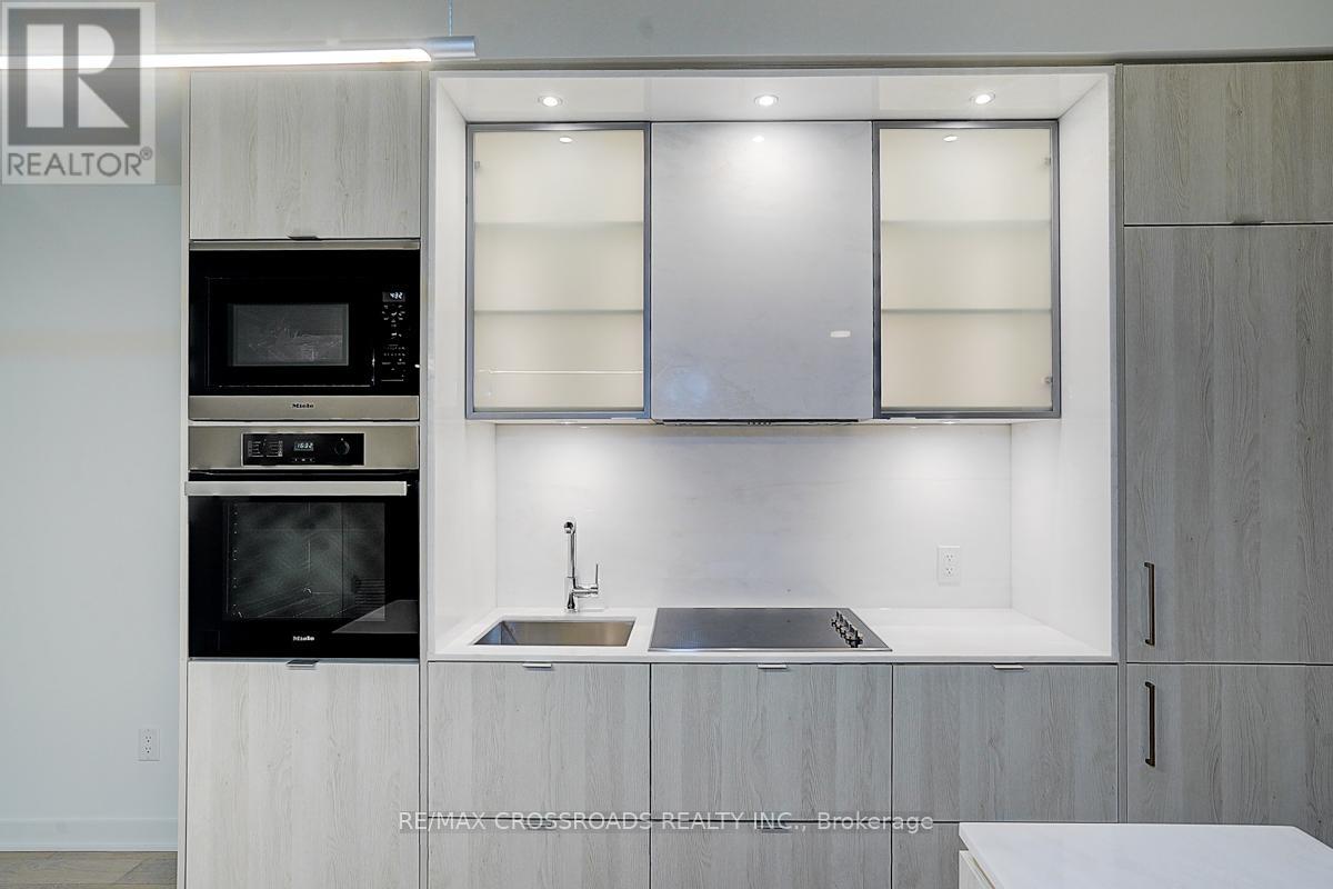 Photo 3 of 1607 11 Yorkville Avenue, Toronto ON