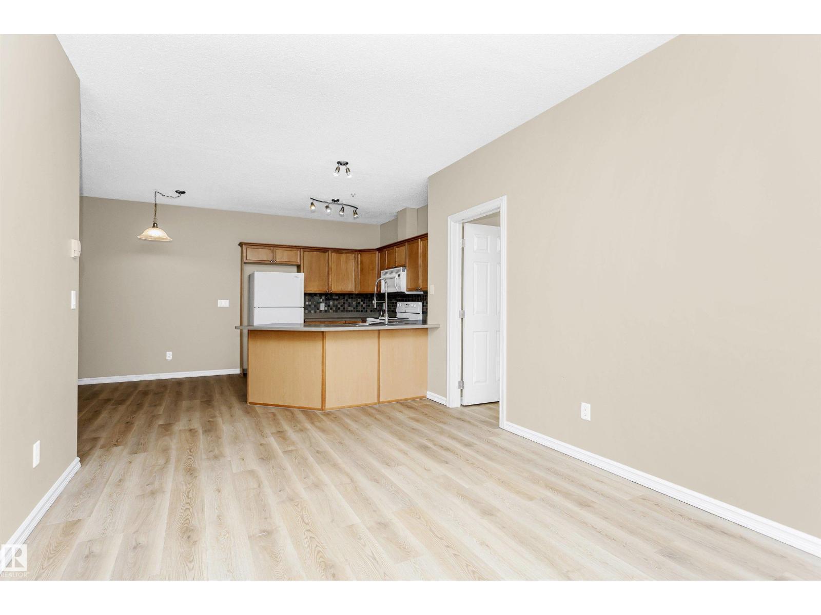 Photo 11 of 315 226 Macewan Rd Sw, Edmonton AB