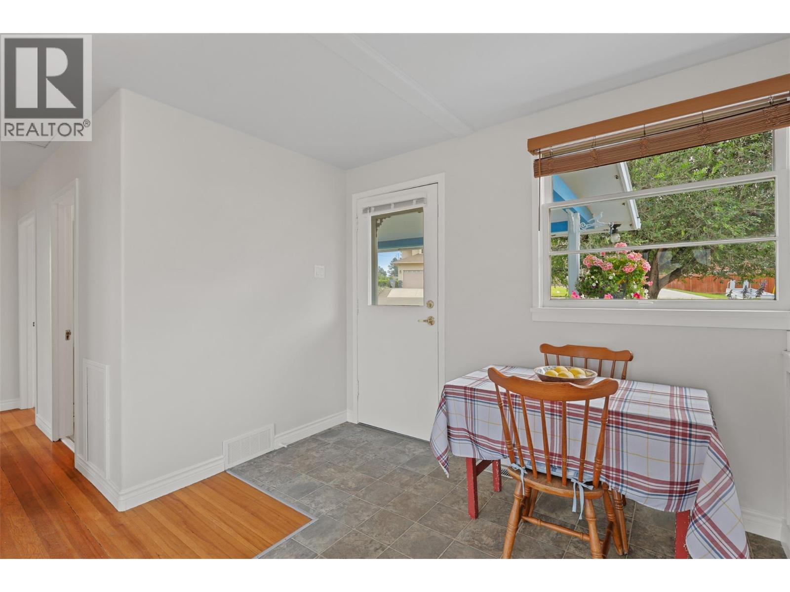 Photo 10 of 2152 Crescent Drive, Kamloops BC