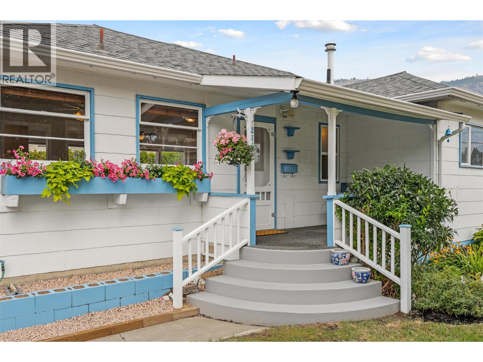Photo 9 of 2152 Crescent Drive, Kamloops BC