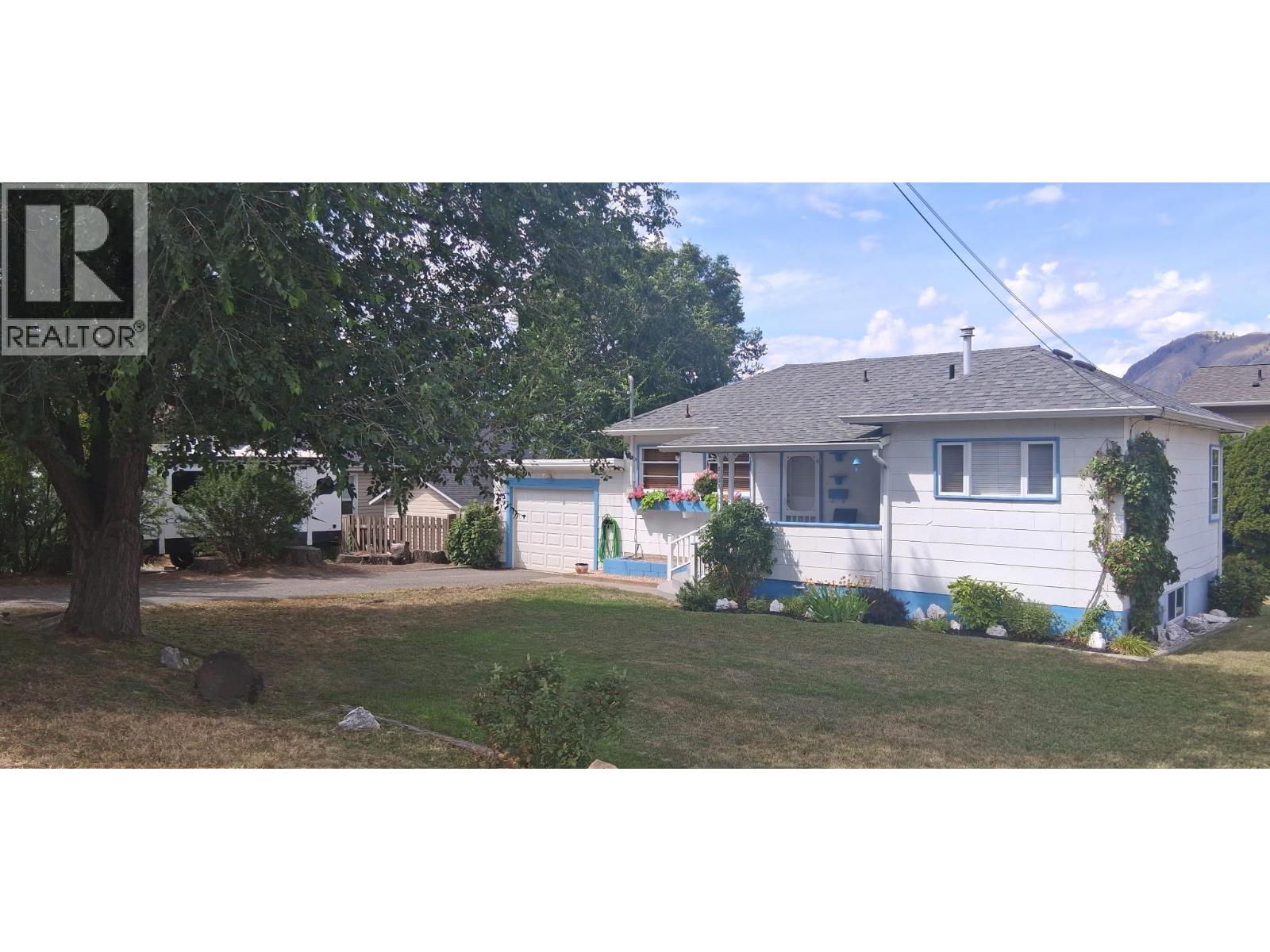 Photo 3 of 2152 Crescent Drive, Kamloops BC