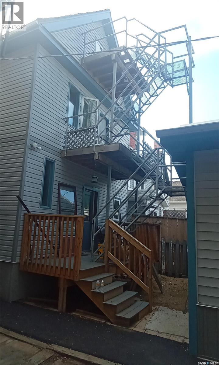 Photo 2 of 2230 Retallack Street, Regina SK
