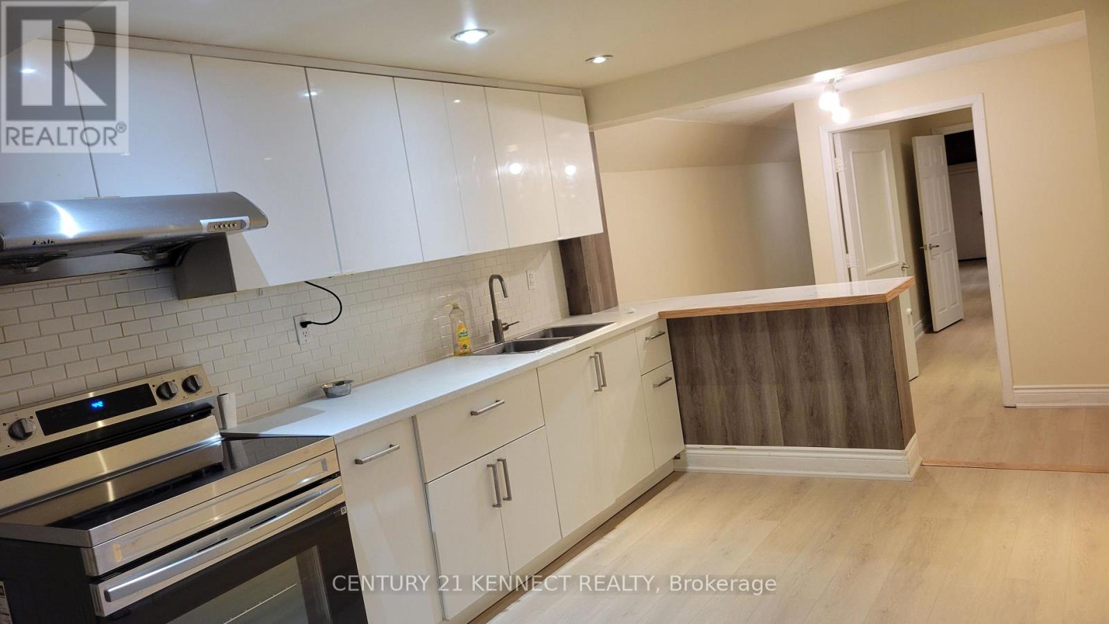Photo 7 of Bsmt 181 Augusta Avenue, Toronto ON