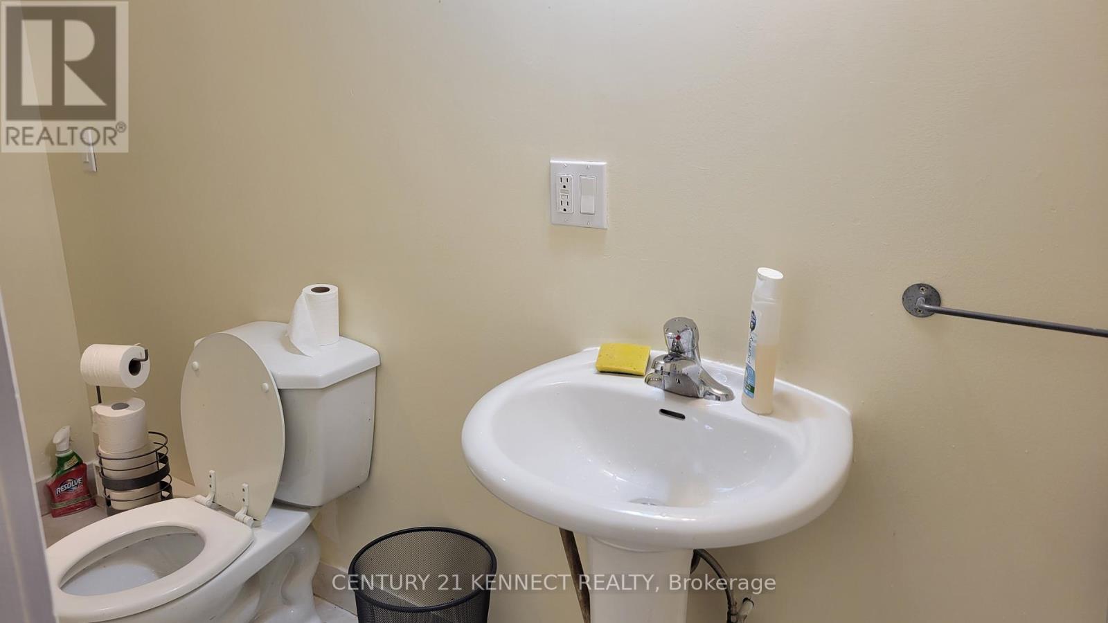 Photo 10 of Bsmt 181 Augusta Avenue, Toronto ON