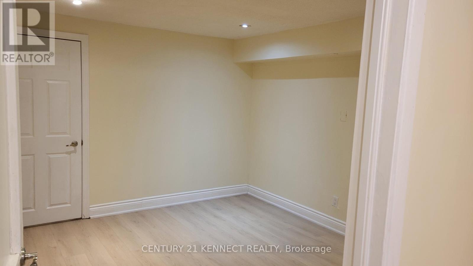Photo 8 of Bsmt 181 Augusta Avenue, Toronto ON