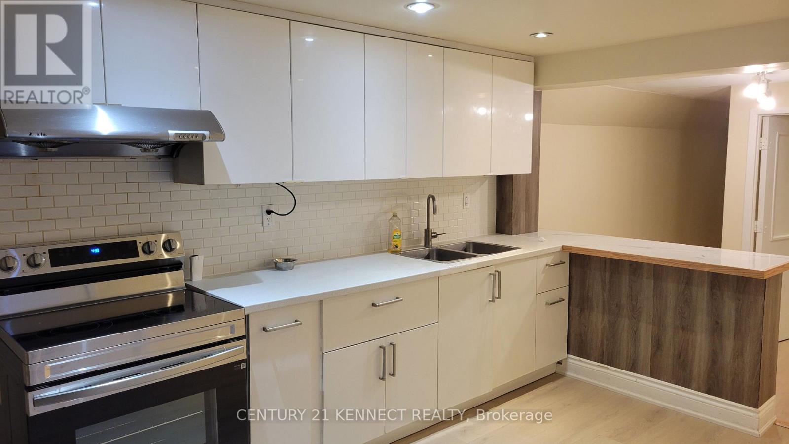 Photo 12 of Bsmt 181 Augusta Avenue, Toronto ON