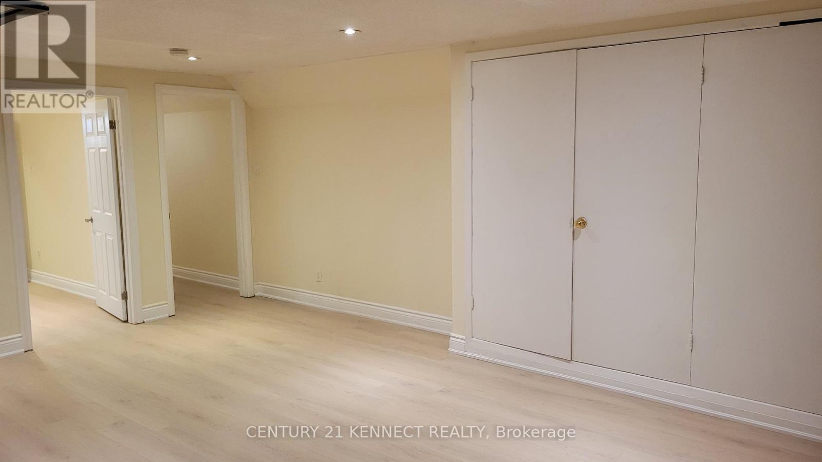 Photo 13 of Bsmt 181 Augusta Avenue, Toronto ON