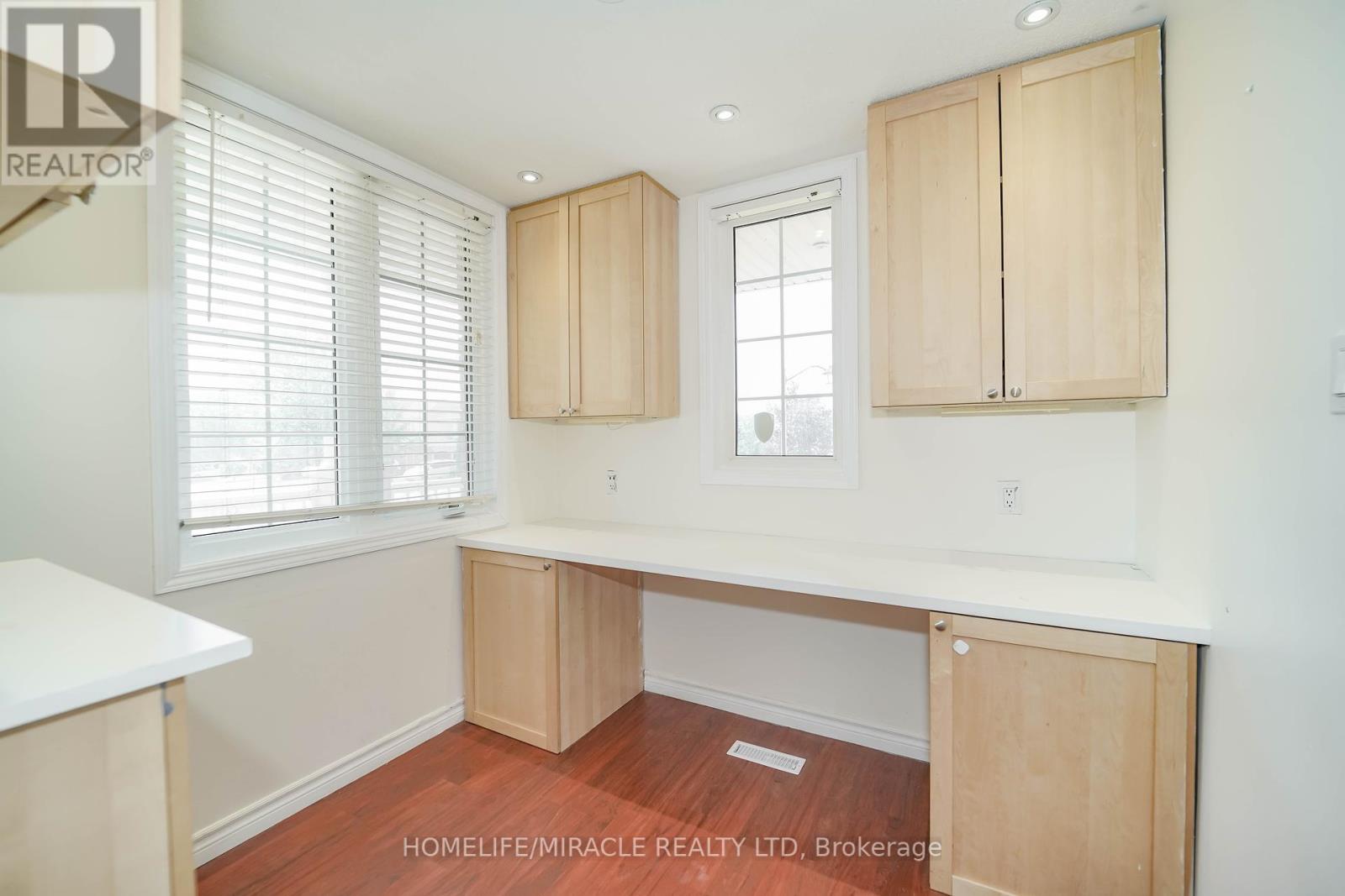 Photo 10 of 95 Kirkland Place, Whitby ON