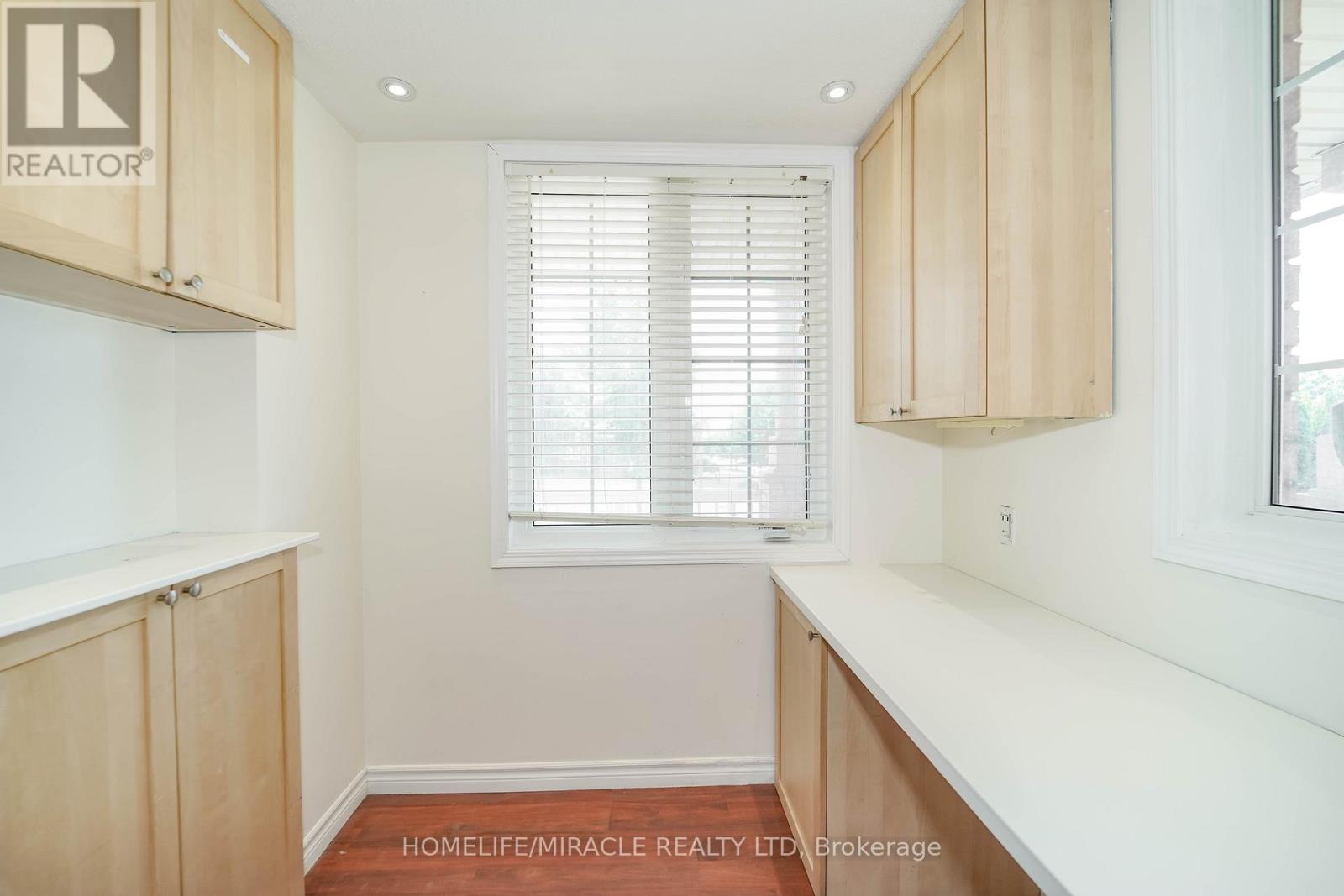 Photo 11 of 95 Kirkland Place, Whitby ON