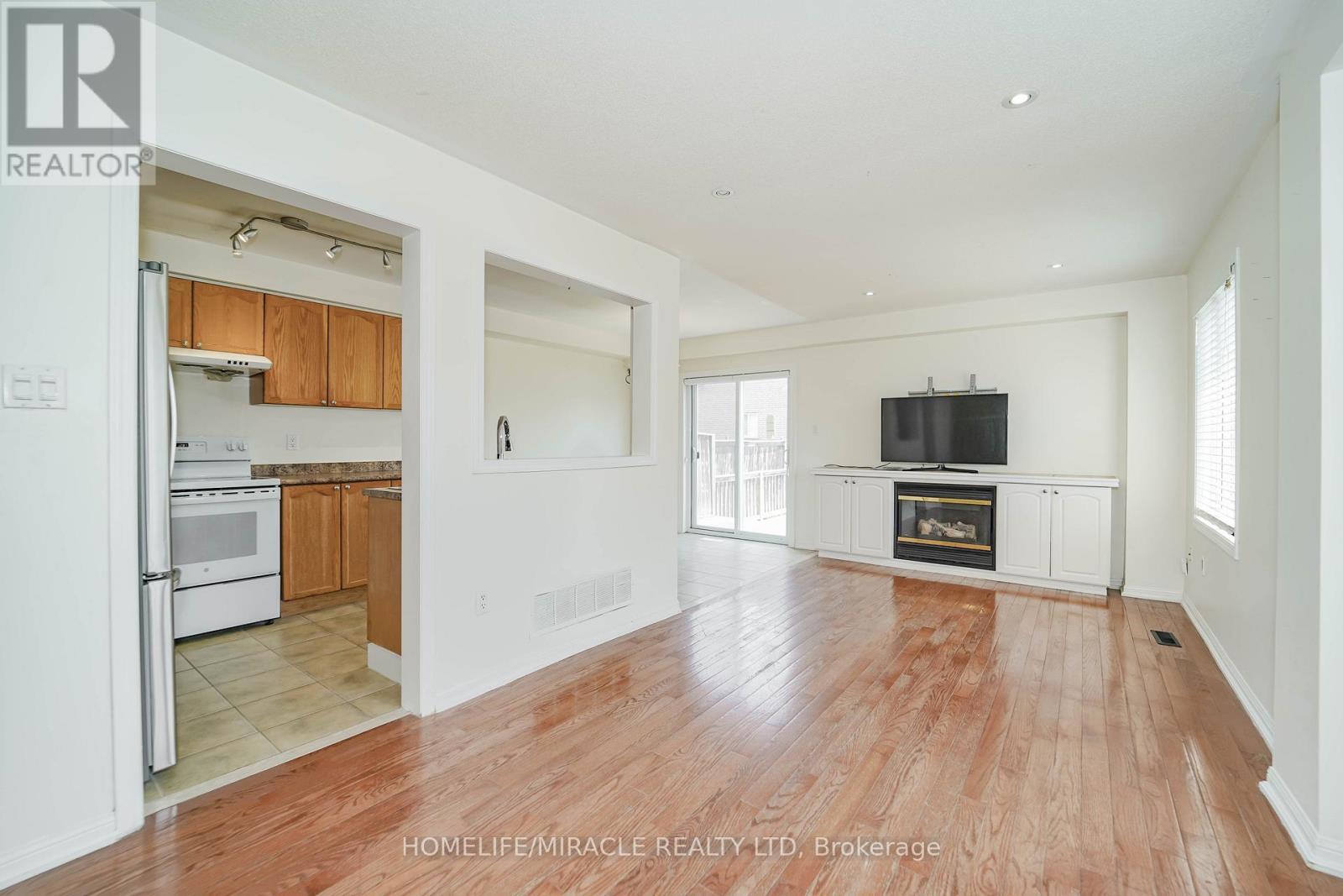 Photo 12 of 95 Kirkland Place, Whitby ON