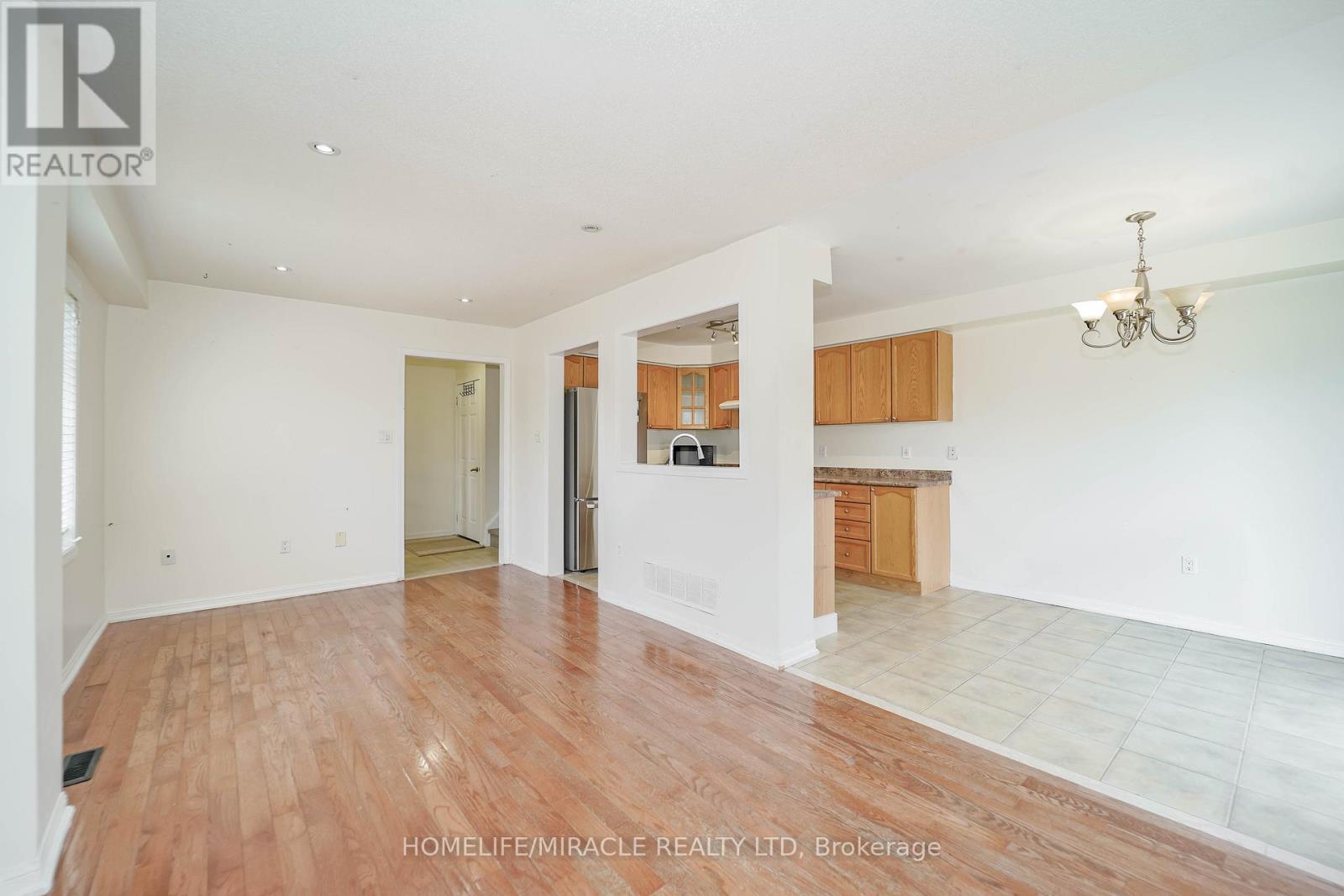 Photo 13 of 95 Kirkland Place, Whitby ON