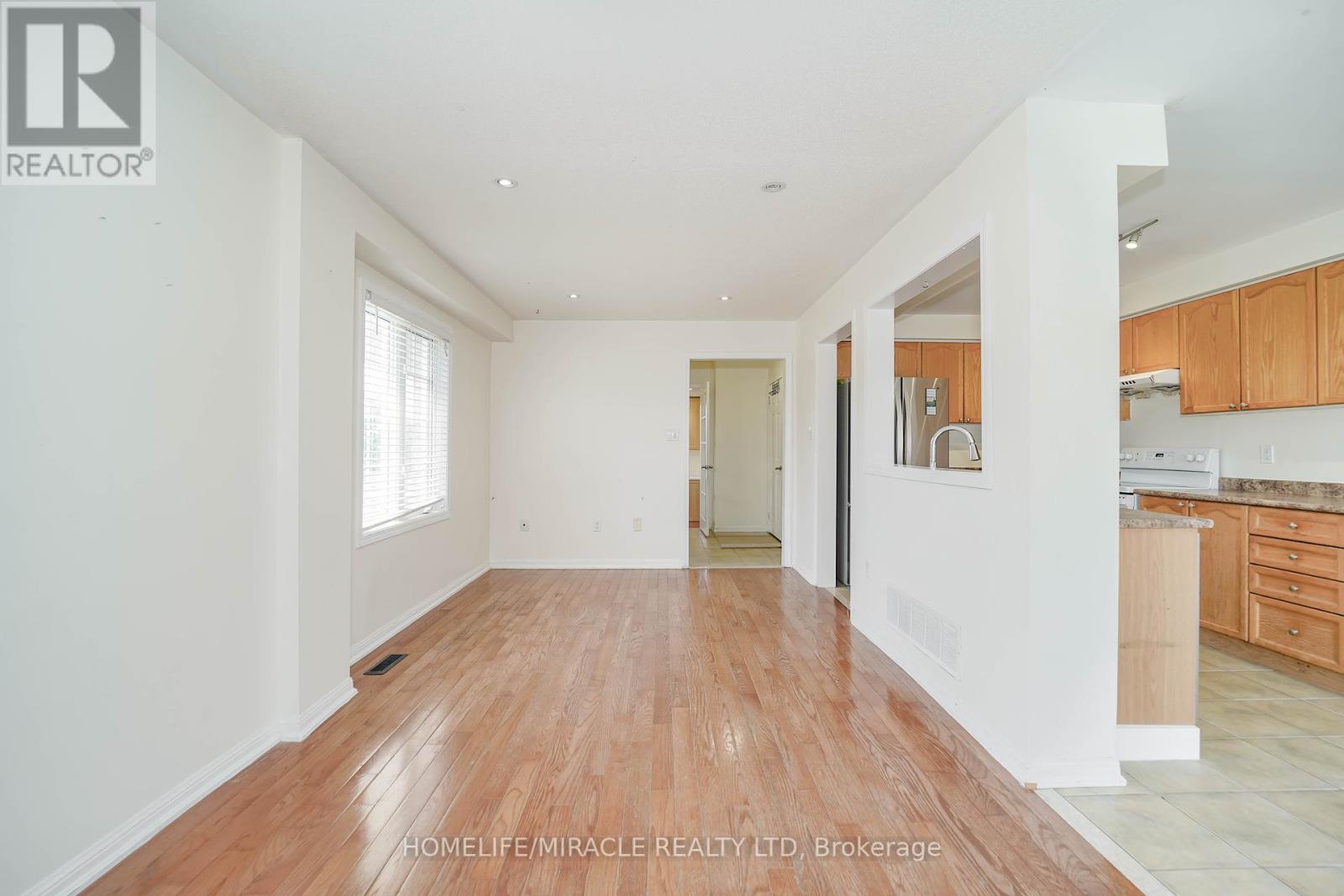 Photo 14 of 95 Kirkland Place, Whitby ON