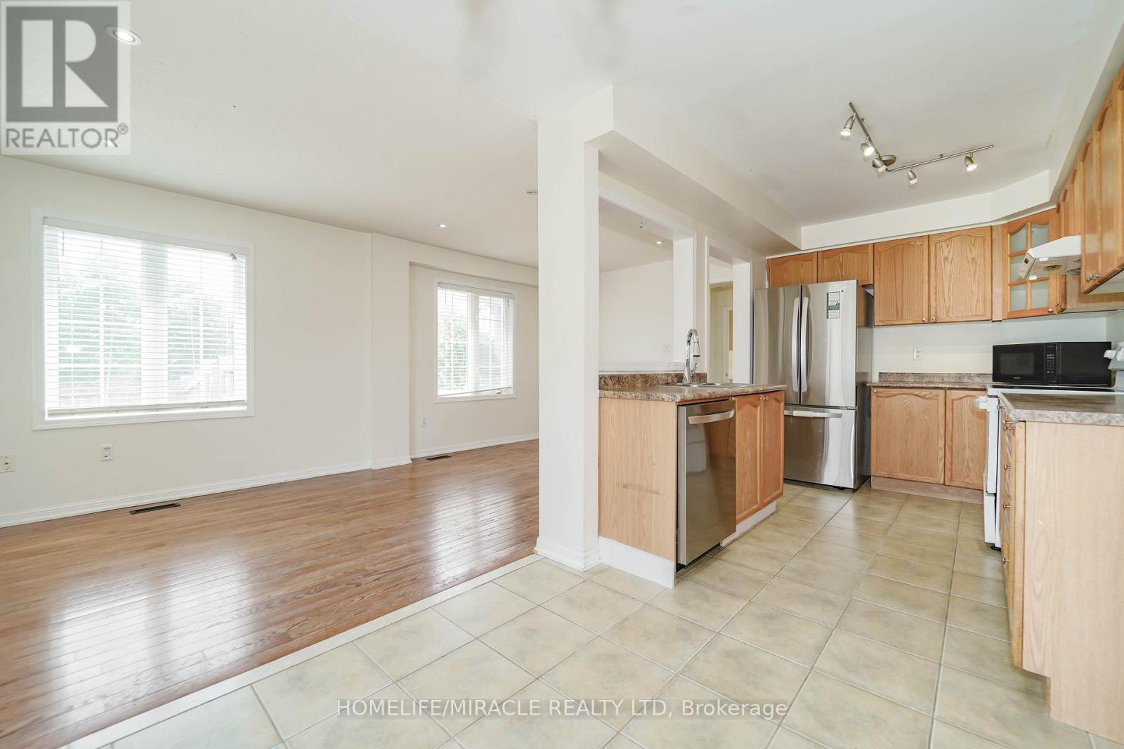Photo 15 of 95 Kirkland Place, Whitby ON