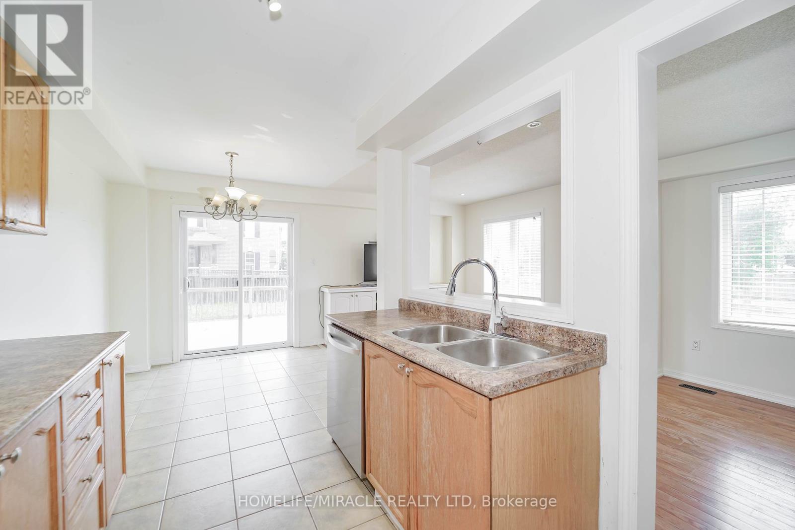 Photo 17 of 95 Kirkland Place, Whitby ON
