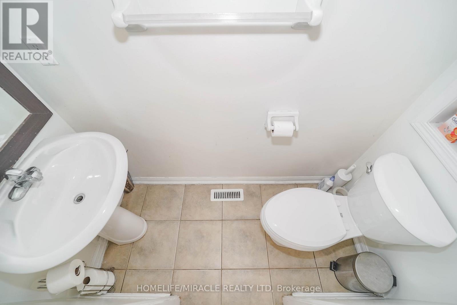 Photo 18 of 95 Kirkland Place, Whitby ON