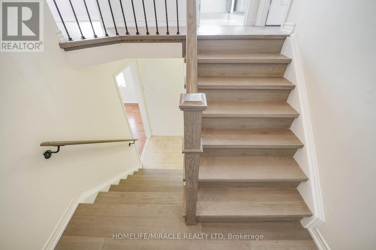 Photo 20 of 95 Kirkland Place, Whitby ON