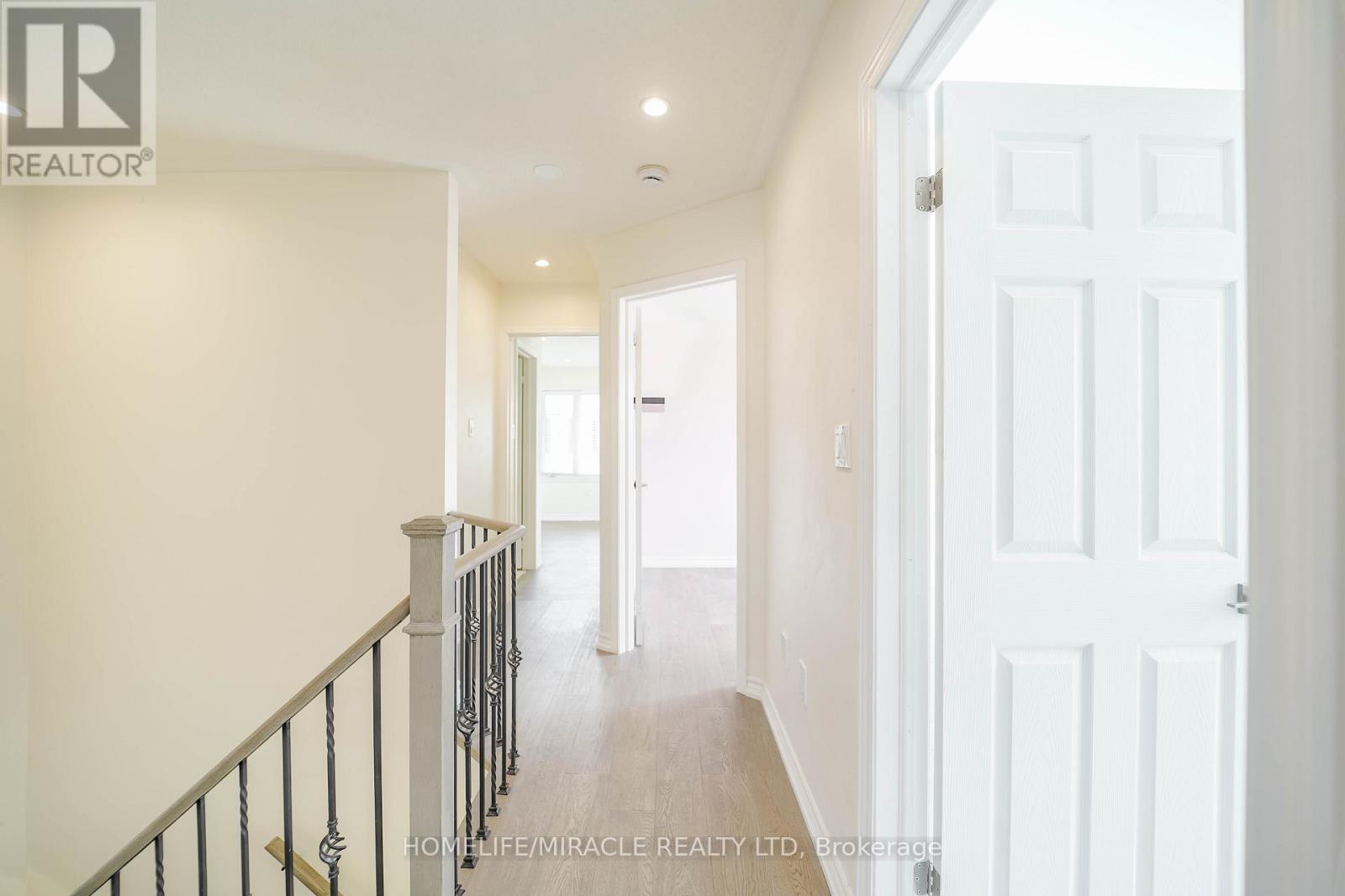 Photo 22 of 95 Kirkland Place, Whitby ON