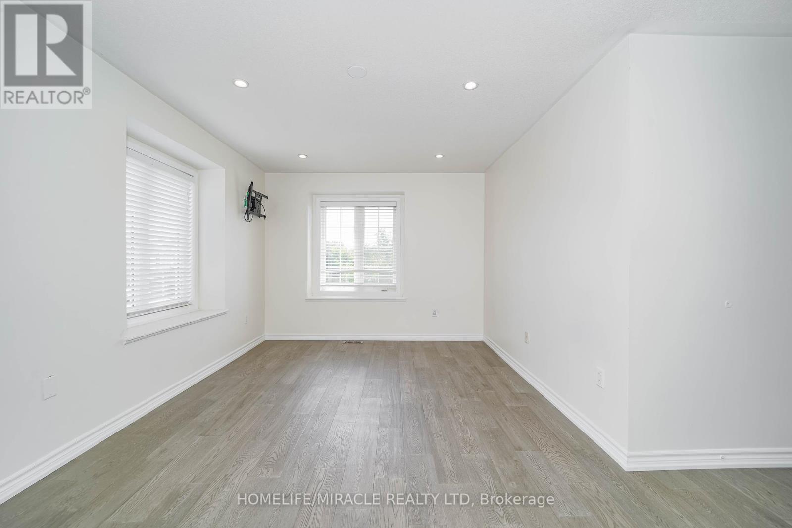 Photo 24 of 95 Kirkland Place, Whitby ON