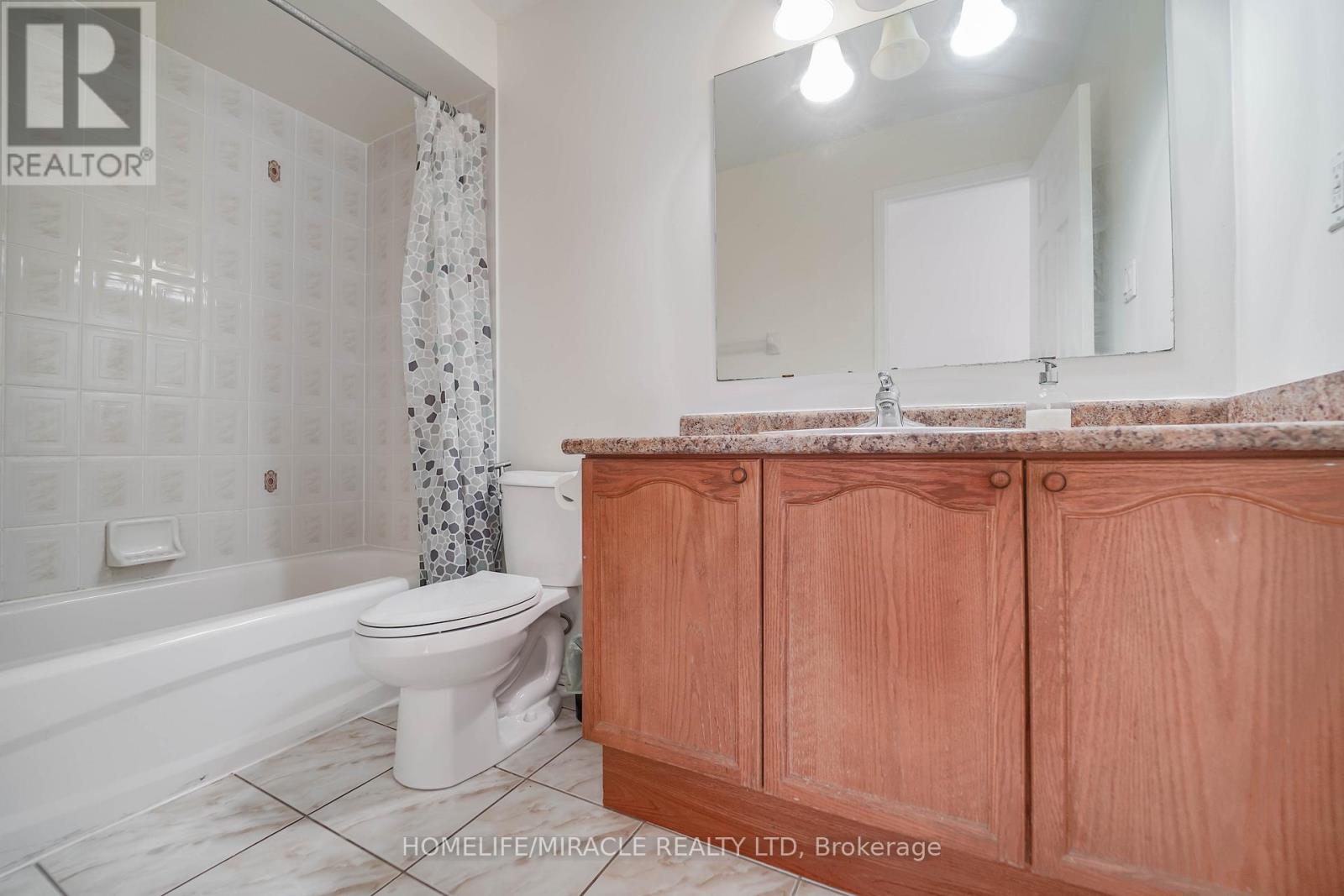 Photo 26 of 95 Kirkland Place, Whitby ON