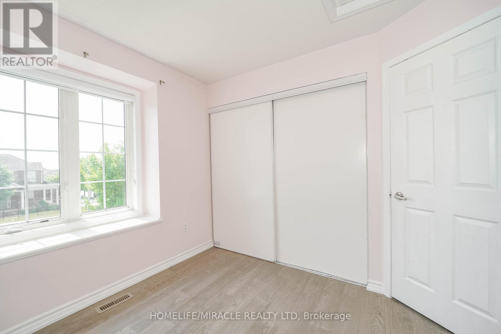 Photo 30 of 95 Kirkland Place, Whitby ON