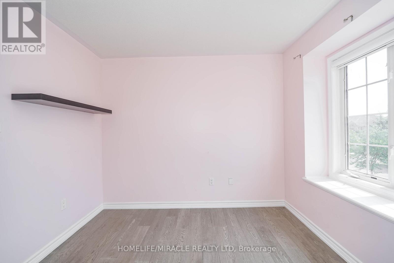 Photo 31 of 95 Kirkland Place, Whitby ON