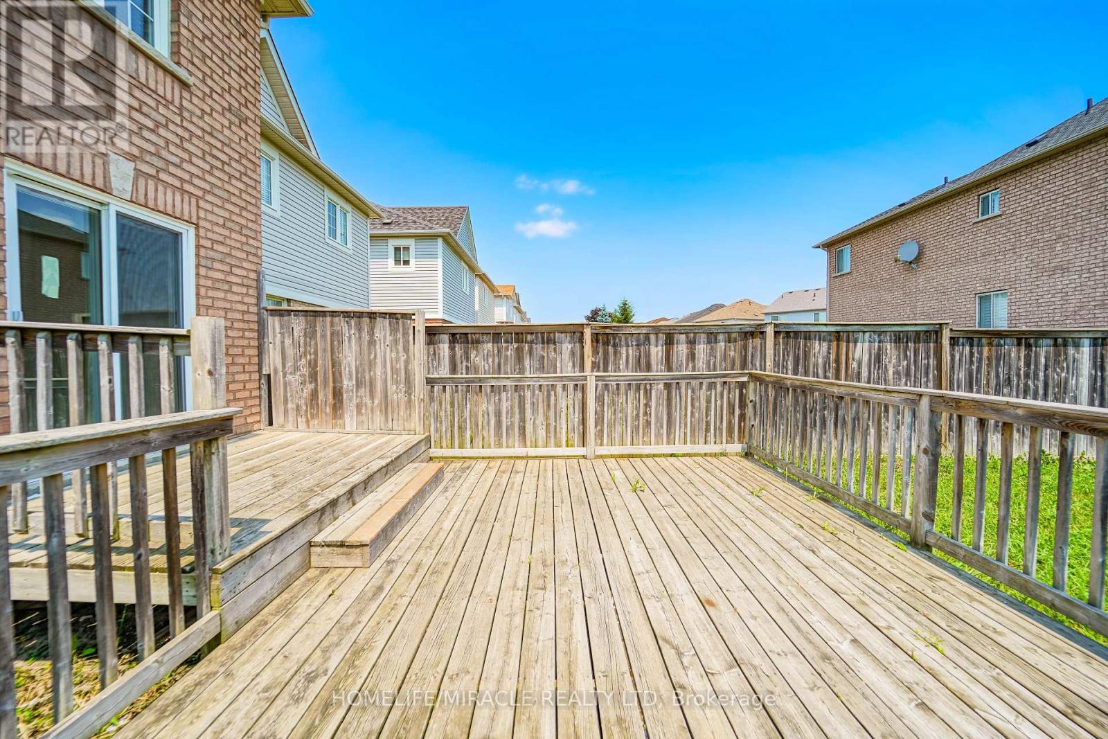 Photo 32 of 95 Kirkland Place, Whitby ON