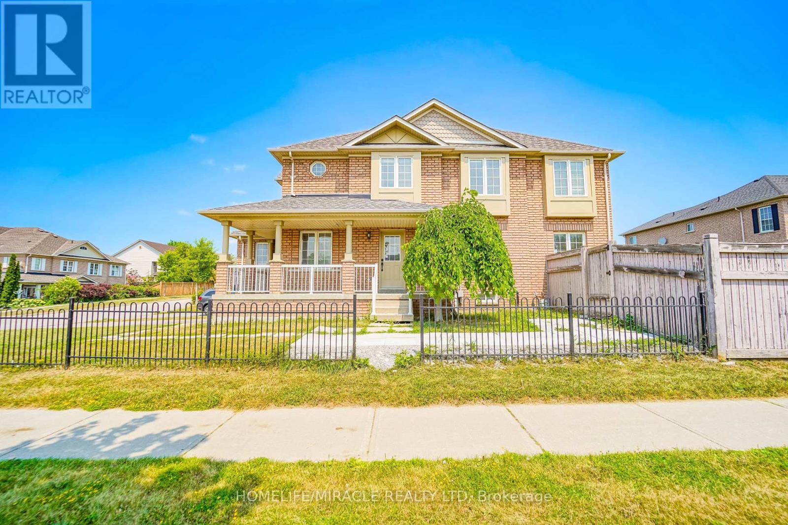 Photo 6 of 95 Kirkland Place, Whitby ON